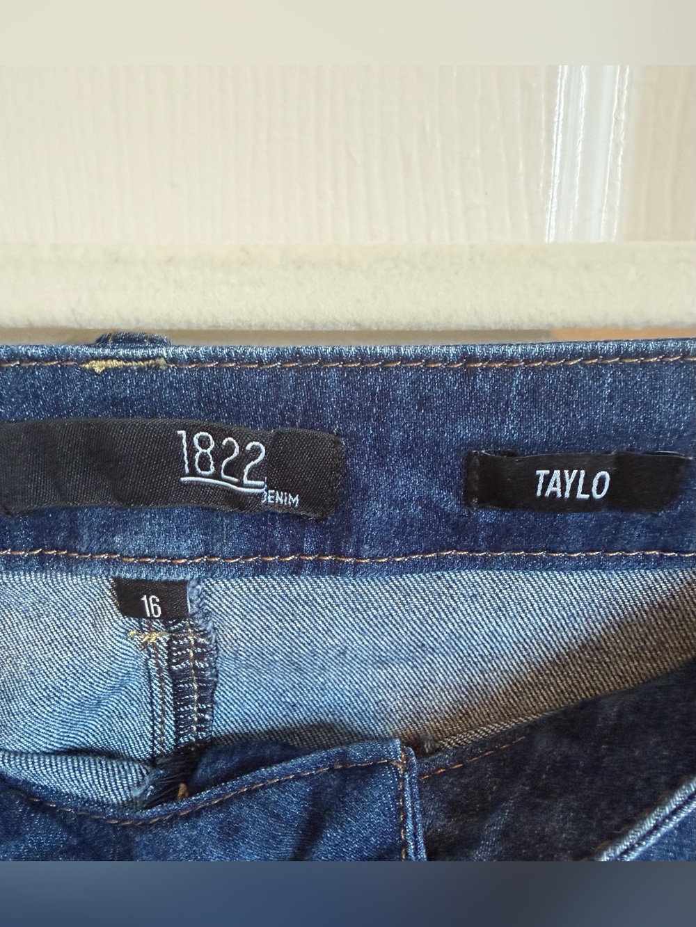 1822 Denim Stretch Taylor Cropped Style. Darker Wash Size 16 - Picture 5 of 6